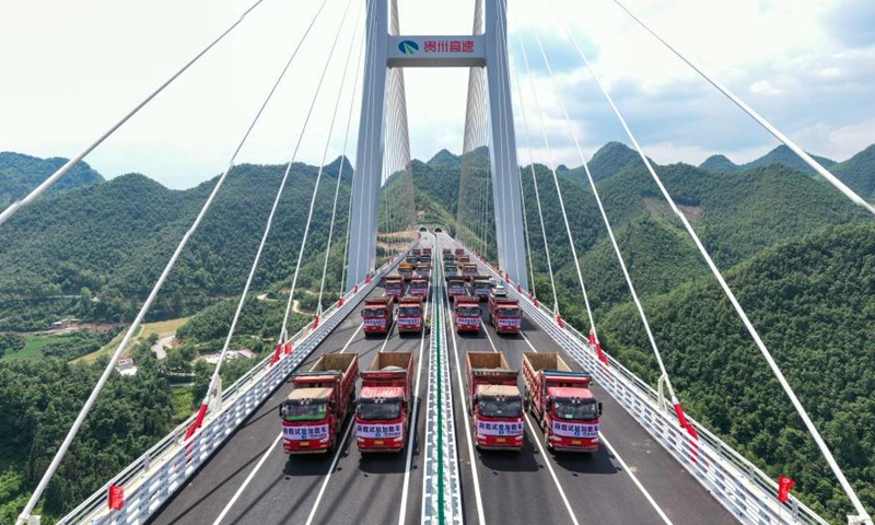 Trucks conduct a load test on the deck of Yunwu Bridge in Yunwu Town, Guiding County, Qiannan Prefecture, Guizhou Province, June 8, 2021. (Photo/Qu Honglun)
