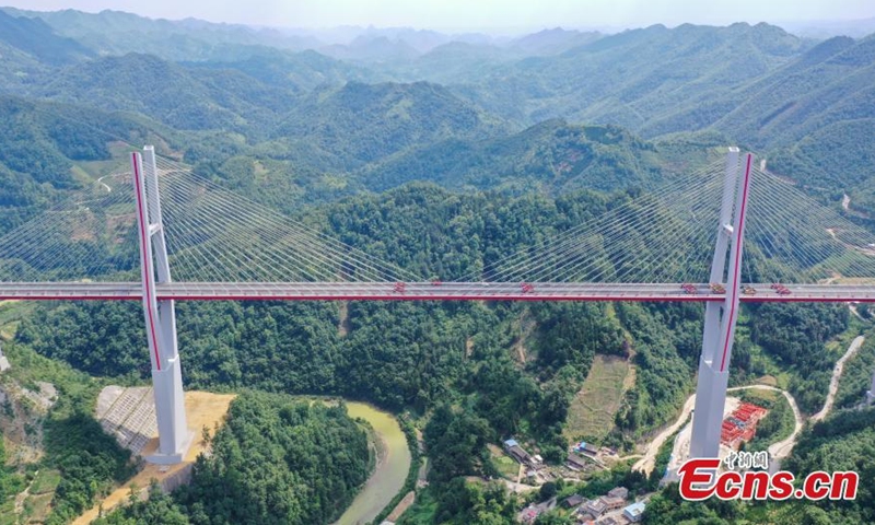 Trucks conduct a load test on the deck of Yunwu Bridge in Yunwu Town, Guiding County, Qiannan Prefecture, Guizhou Province, June 8, 2021. (Photo/Qu Honglun)
