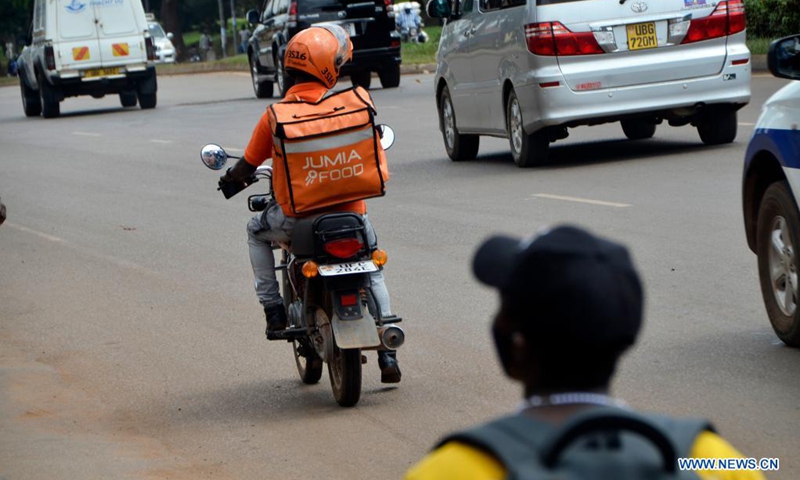 A delivery man delivers food to customers in Kampala, Uganda, June 21, 2021. In Uganda, delivery business has stepped up online services as a measure to curb the spread of coronavirus.(Photo: Xinhua)