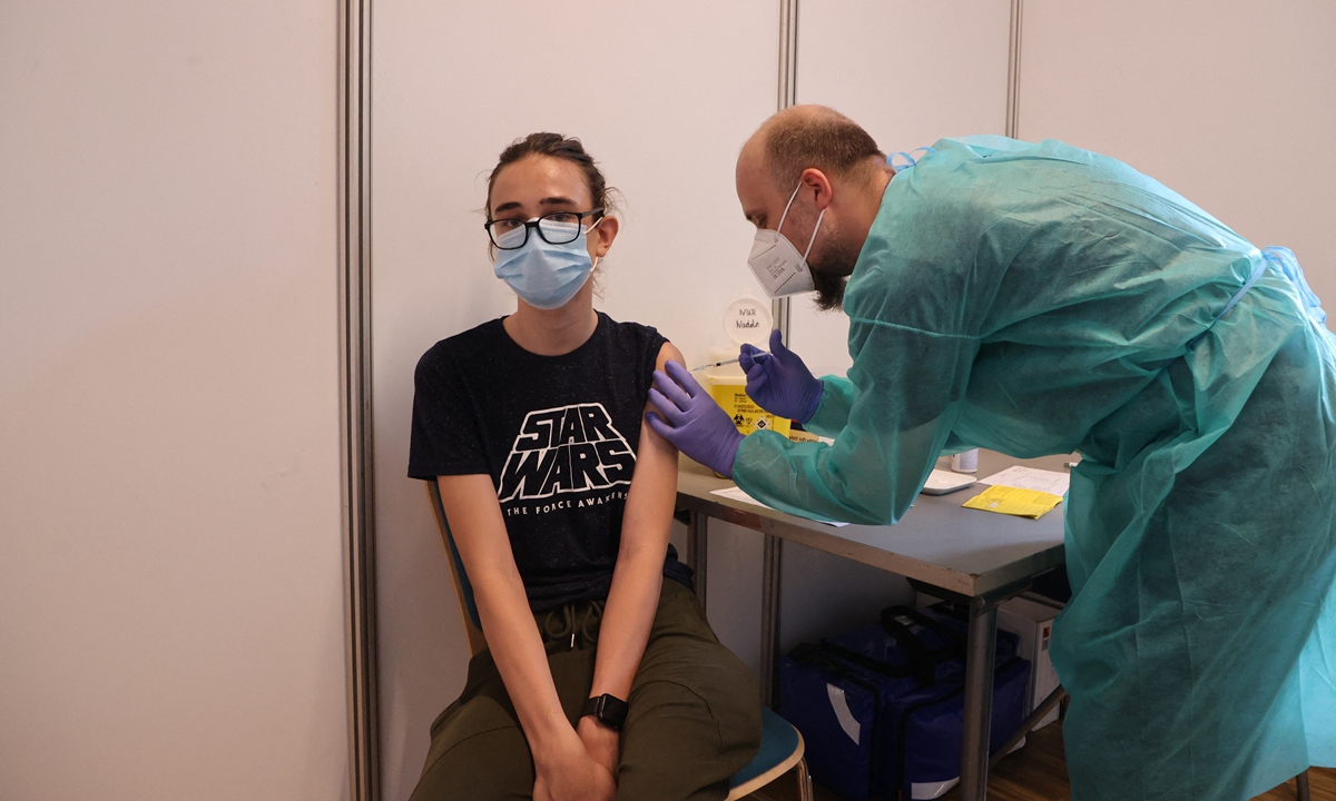 A kid receives his first vaccine dose against COVID-19 on Saturday in Weimar, Germany. Photo: AFP