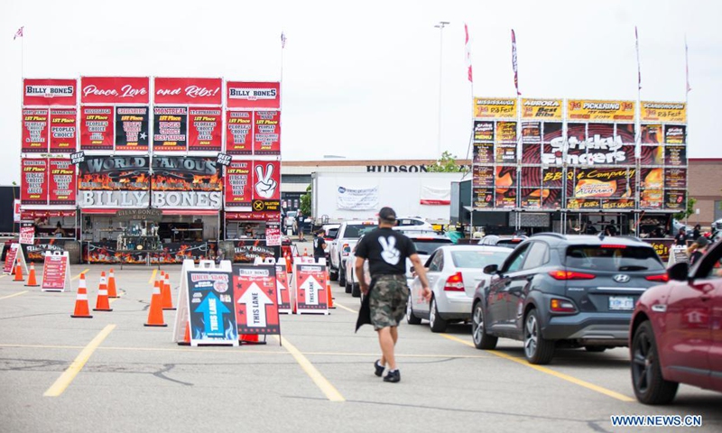 People attend the 2021 Mississauga Ribfest drive-thru event in Mississauga, Ontario, Canada, on June 26, 2021. The drive-thru event is held here from Friday to Sunday.(Photo: Xinhua)