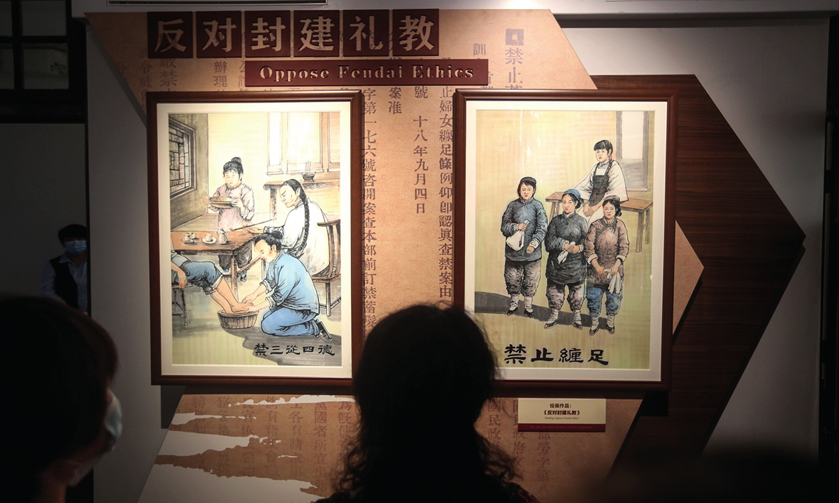 A visitor gazes at the oil paintings that theme the opposing of feudal ethics. Photo: Cui Meng/GT  