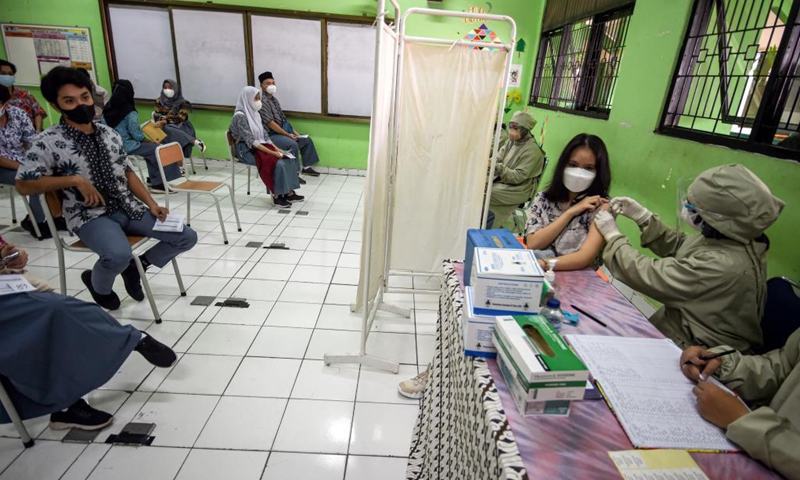 Indonesia kicks off COVID-19 vaccination for adolescents aged 12 to 17 ...