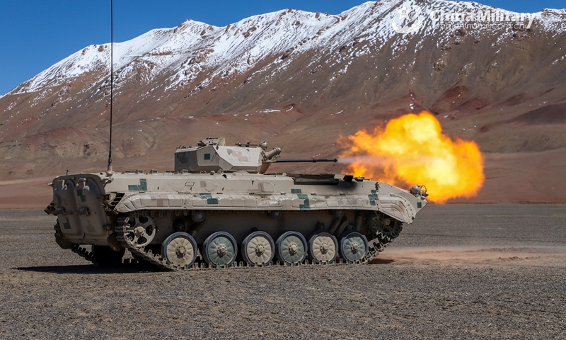 An infantry fighting vehicle attached to an armored detachment under the PLA Xinjiang Military Command participates in a realistic live-fire training exercise in Xinjiang Uygur autonomous region on June 8, 2021. (eng.chinamil.com.cn/Photo by Shi Jinguang)