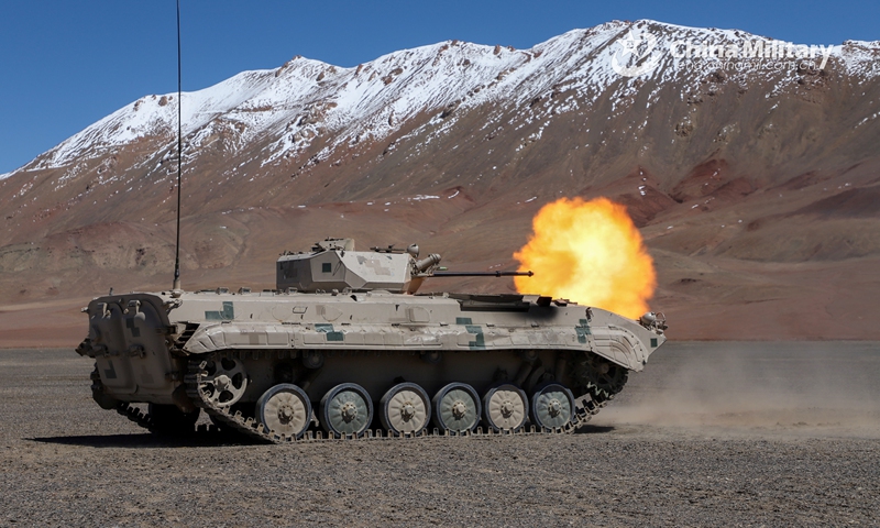 An infantry fighting vehicle attached to an armored detachment under the PLA Xinjiang Military Command participates in a realistic live-fire training exercise in Xinjiang Uygur autonomous region on June 8, 2021. (eng.chinamil.com.cn/Photo by Shi Jinguang)