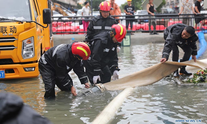 Rescuers prepare to pump rainwater out of a road at a residential area in Zhoushan, east China's Zhejiang Province, July 25, 2021. China's national observatory on Sunday continued its orange alert for Typhoon In-Fa, which made landfall in Zhejiang at around Sunday noon.(Photo: Xinhua)