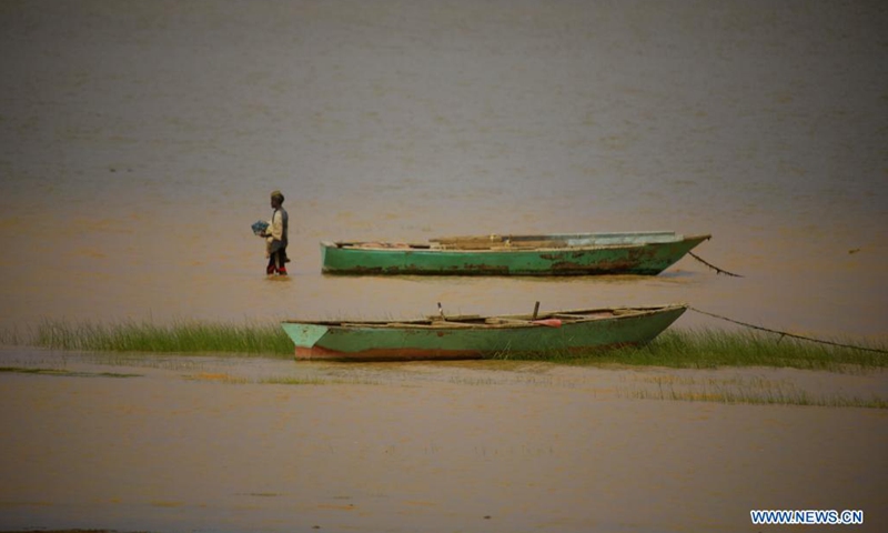 A man walks on the river bank of the Nile during the rainy season in Khartoum, Sudan, on July 25, 2021.(Photo: Xinhua)