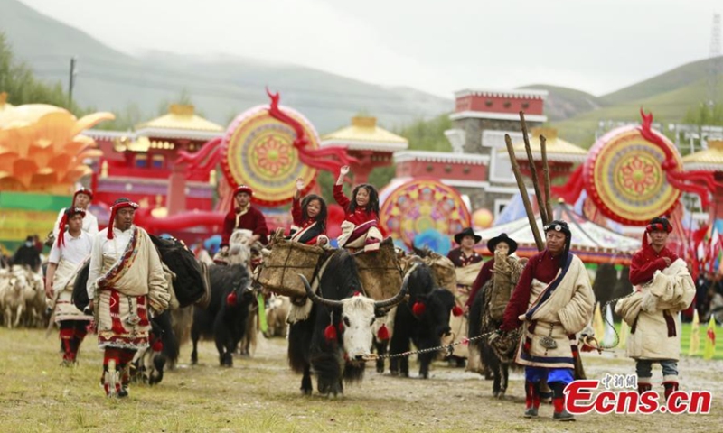 Local residents tell the story of herdsmen's relocation in their performance during a celebration marking the 70th anniversary of the founding of Yushu Tibetan Autonomous Prefecture in northwest China's Qinghai Province, Aug. 4, 2021. (Photo: China News Service/Ma Mingyan)
