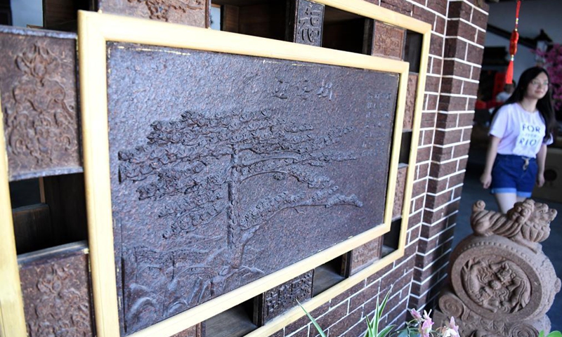 Yixian dark tea artwork is displayed at a studio in Yixian County, east China's Anhui Province, July 30, 2021.Photo:Xinhua