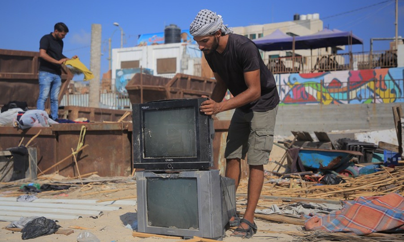 A Palestinian young man is seen working at an eco-friendly cafe on the beach of the Mediterranean Sea in Gaza city on July 28, 2021.(Photo: Xinhua)