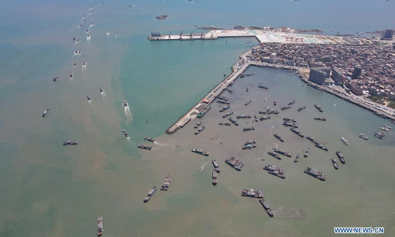 Aerial photo taken on Aug. 16, 2021 shows fishing boats sailing from a port in Jinjiang City of Quanzhou, southeast China's Fujian Province. A three-and-a-half-month seasonal fishing ban on the sea area of the province was lifted on Monday.(Photo: Xinhua)