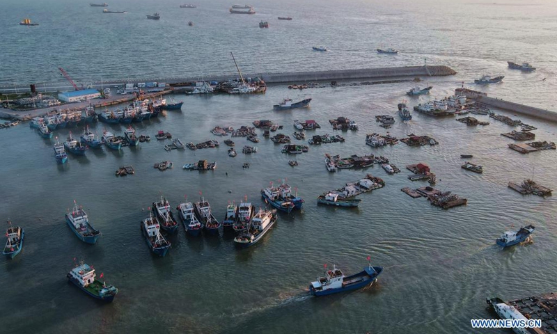 Aerial photo taken on Aug. 16, 2021 shows fishing boats sailing from a port in Jinjiang City of Quanzhou, southeast China's Fujian Province. A three-and-a-half-month seasonal fishing ban on the sea area of the province was lifted on Monday.(Photo: Xinhua)