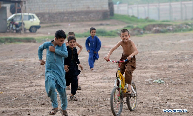 Afghan boys play on the outskirts of Islamabad, capital of Pakistan, Aug. 22, 2021.Photo: Xinhua