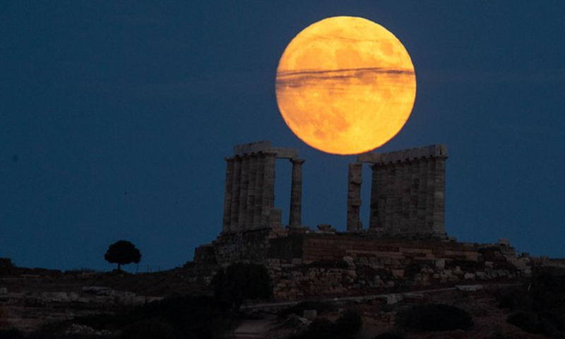 Full moon seen over Temple of Poseidon in Greece - Global Times