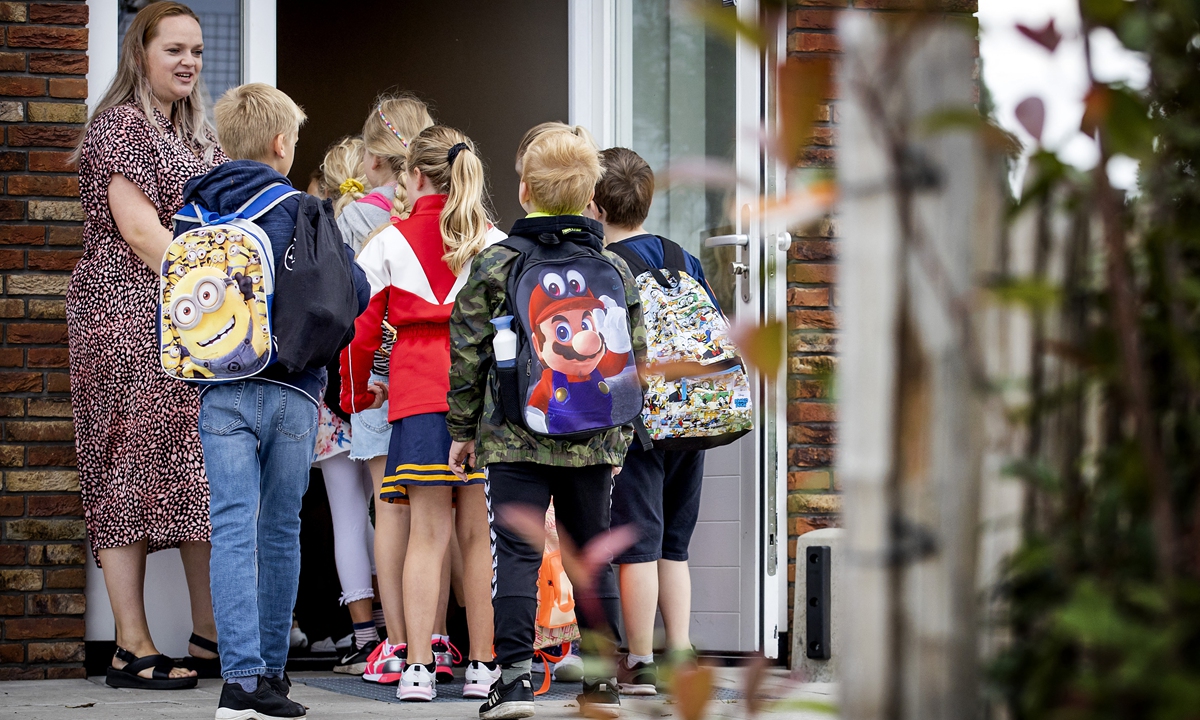 Primary school pupils arrive at school on the first day of the new academic year, following the end of the summer holidays in Oosthuizen, the northern region of the Netherlands on Monday. Photo: AFP