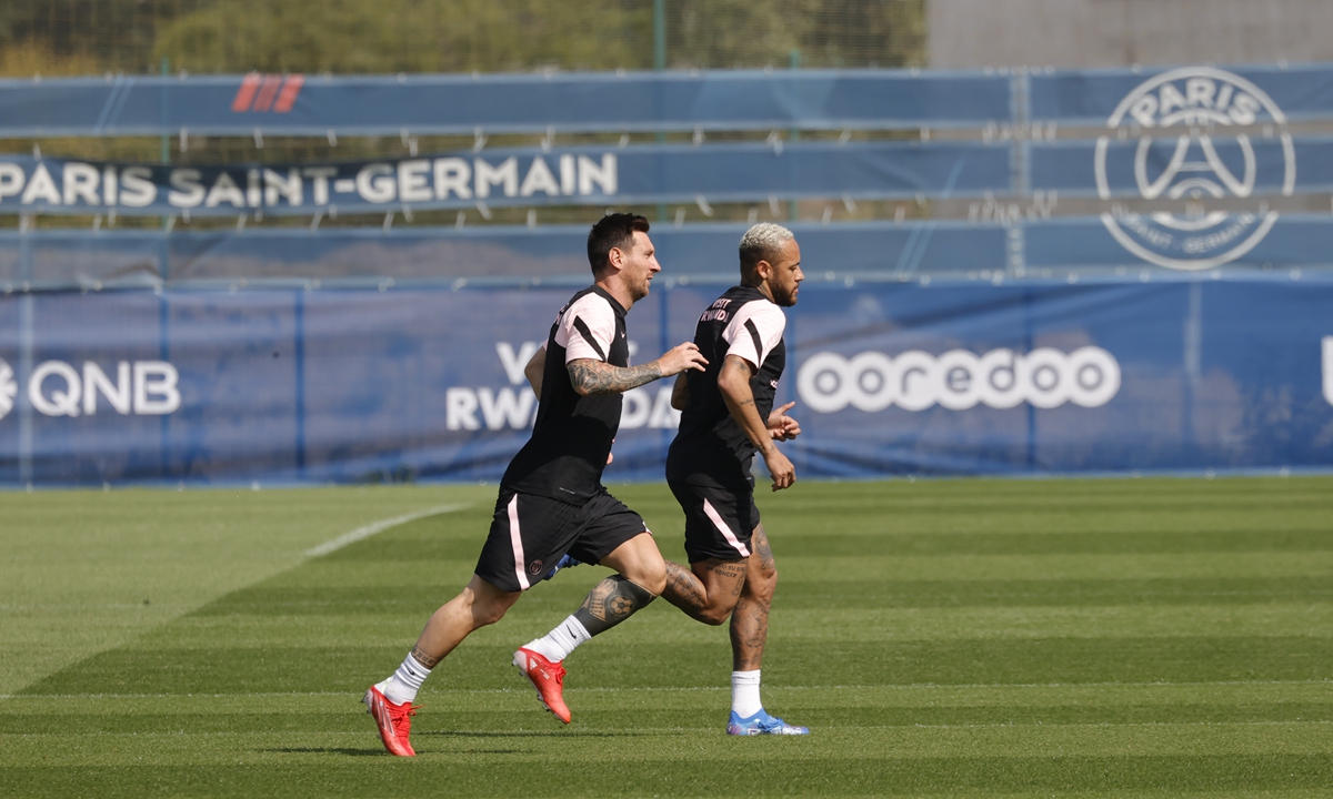 Lionel Messi (left) and Neymar Photo: VCG