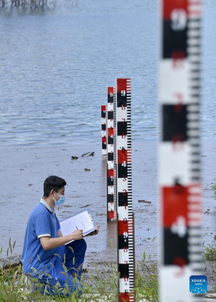 A staff member monitors the water level of the Miyun Reservoir in Beijing, capital of China, Aug. 25, 2021. Photo:Xinhua