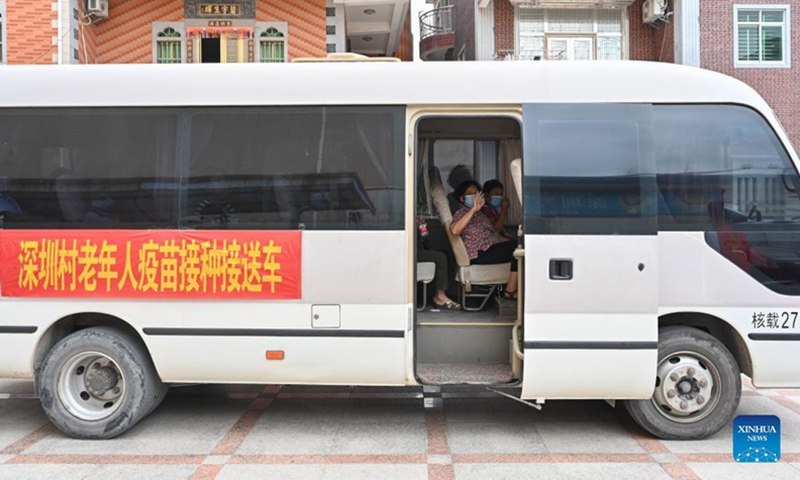 Elderly people take a free shuttle bus to a vaccination site at Shenzhen Village of Neikeng Town in Jinjiang City, southeast China's Fujian Province, Aug. 31, 2021. Photo: Xinhua 