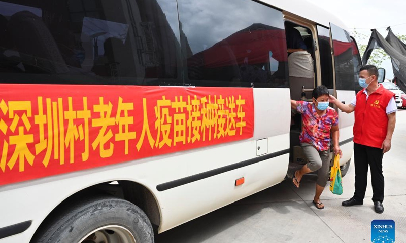 Elderly people take a free shuttle bus to a vaccination site at Shenzhen Village of Neikeng Town in Jinjiang City, southeast China's Fujian Province, Aug. 31, 2021. Photo: Xinhua 