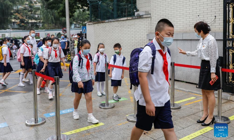 Students arrive for the new semester at Beijing Primary School Guangwai branch in Beijing, capital of China, Aug. 31, 2021.Photo:Xinhua