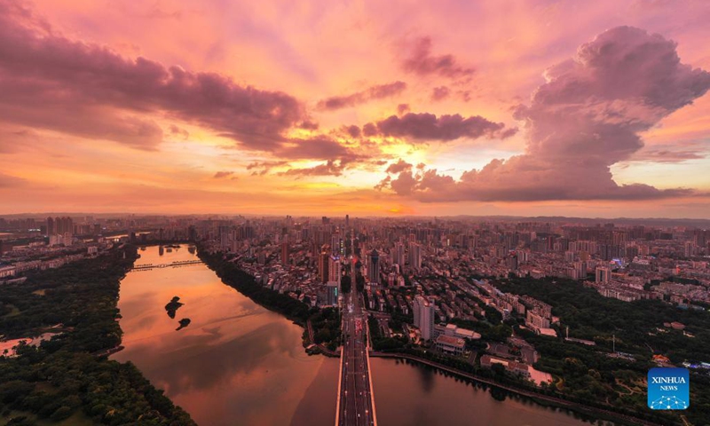 Aerial photo taken on Sept. 5, 2021 shows the view of sunset glow in Nanning, south China's Guangxi Zhuang Autonomous Region.(Photo: Xinhua)