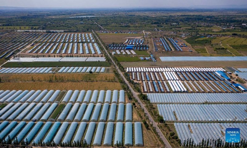 Aerial photo taken on Sept. 8, 2021 shows a cantaloupe farm in Lingwu, northwest China's Ningxia Hui Autonomous Region. (Xinhua/Yang Zhisen) 