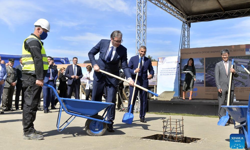 Serbian President Aleksandar Vucic (C) attends the ceremony of laying the foundation stone for a COVID-19 vaccine production factory in Belgrade, Serbia, on Sept. 9, 2021. Construction of the first Chinese COVID-19 vaccine production facility in Europe started in Serbia on Thursday.Photo:Xinhua