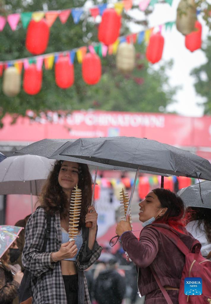 People enjoy food during the Light Up Chinatown event at Chinatown in Vancouver, British Columbia, Canada, Sept. 11, 2021. The two-day event hosted by Chinatown Business Improvement Association featuring live entertainment, food trucks, lights and decorations. The organizer wishes to bring back tourists and shoppers as the businesses are impacted by the COVID-19 pandemic and anti-Asian hate crimes over the past months.Photo: Xinhua