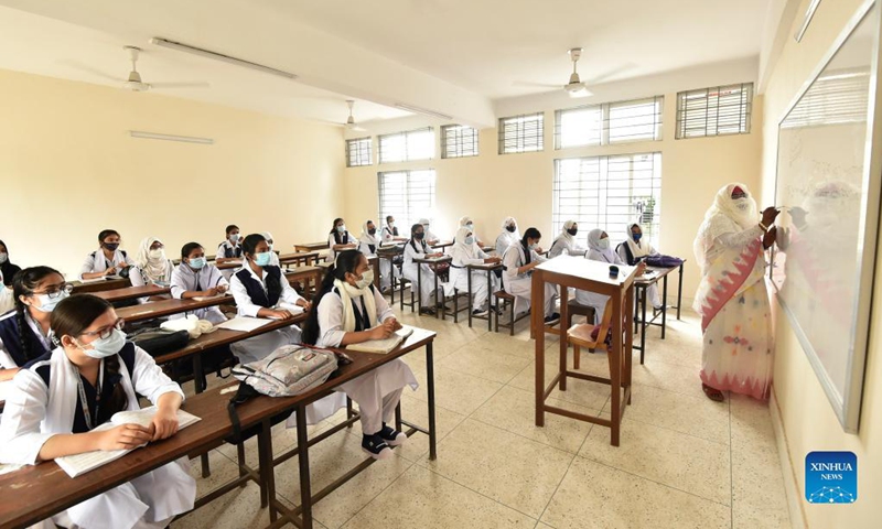 A teacher gives a lesson at a school in Dhaka, Bangladesh, Sept. 14, 2021. Schools and colleges in Bangladesh reopened on Sunday after being closed for more than one and a half year as fresh COVID-19 cases have begun to fall. Photo:Xinhua