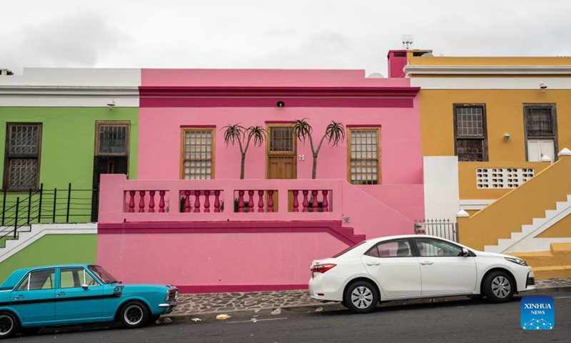 Photo taken on Sept. 27, 2021 shows colorful houses in Bo-Kaap area of Cape Town, South Africa. Bo-Kaap, one of the oldest residential areas in Cape Town with colorful houses, attracts many tourists for photography.(Photo: Xinhua)