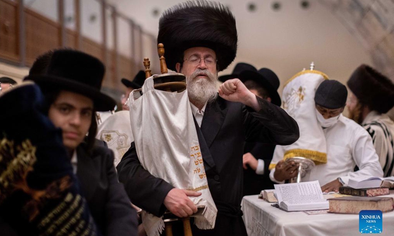 Simchat Torah celebrations held at Western Wall in Jerusalem's Old City ...