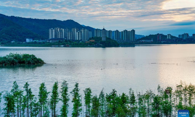 Aerial photo taken on Oct. 18, 2021 shows the sunset scenery of Hanfeng Lake in Kaizhou District of Chongqing, southwest China.Photo: Xinhua