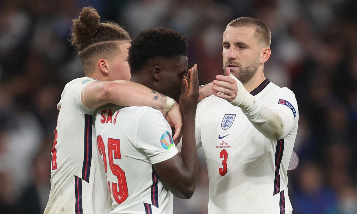 England's Bukayo Saka (center) reacts after failing to score in the penalty shootout on July 11. Photo: VCG