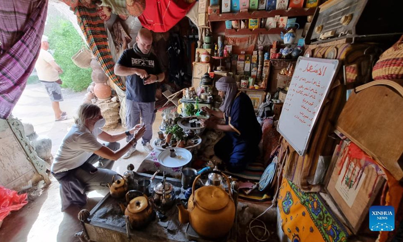 Tourists are seen in Ghadames, a historic town in southeastern Libya, on Oct. 19, 2021. A group of more than 100 European tourists on Tuesday visited Libya for the first time since the 2011 uprising that toppled the former regime. (Photo: Xinhua)