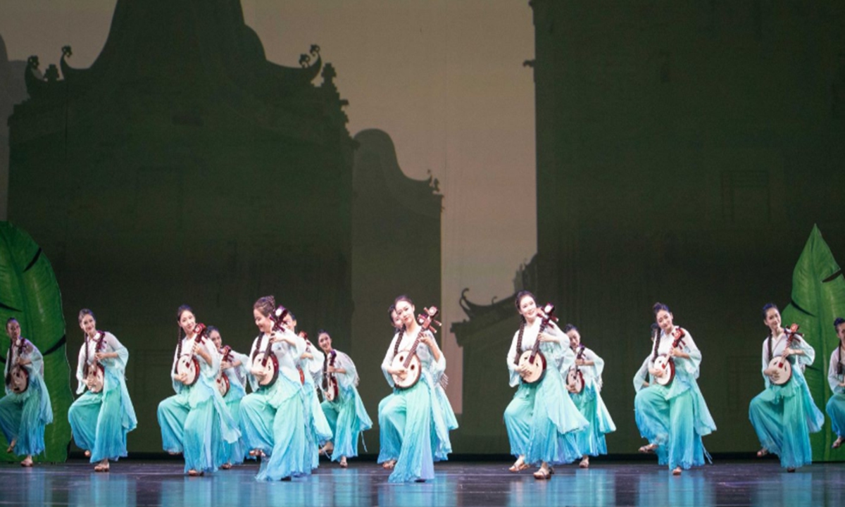 Orchestral concert shows cultural prosperity of Guangdong-Hong Kong ...