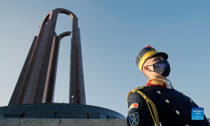 A Romanian soldier attends a ceremony marking Romania's Army Day at the Tomb of Unknown Soldier in Bucharest, capital of Romania, Oct. 25, 2021.(Photo: Xinhua)