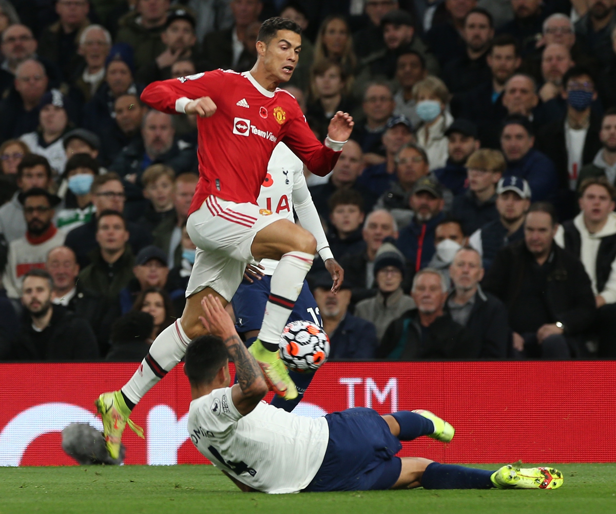 Cristiano Ronaldo of Manchester United jumps to evade a tackle from Cristian Romero of Tottenham Hotspur on Saturday in London, England.  Photo: VCG