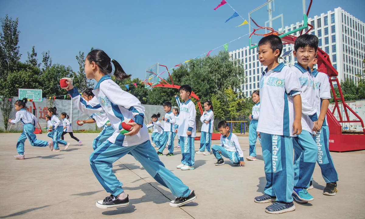 Students in Dandelion Middle School play on the playground. Photo: Li Hao/Global Times