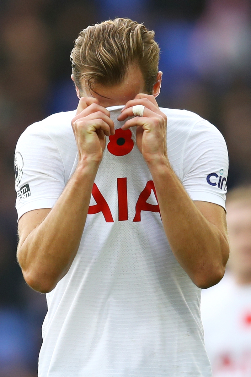 Harry Kane of Tottenham Hotspur reacts during the match against Everton at Goodison Park on Sunday in Liverpool, England.  Photo: VCG