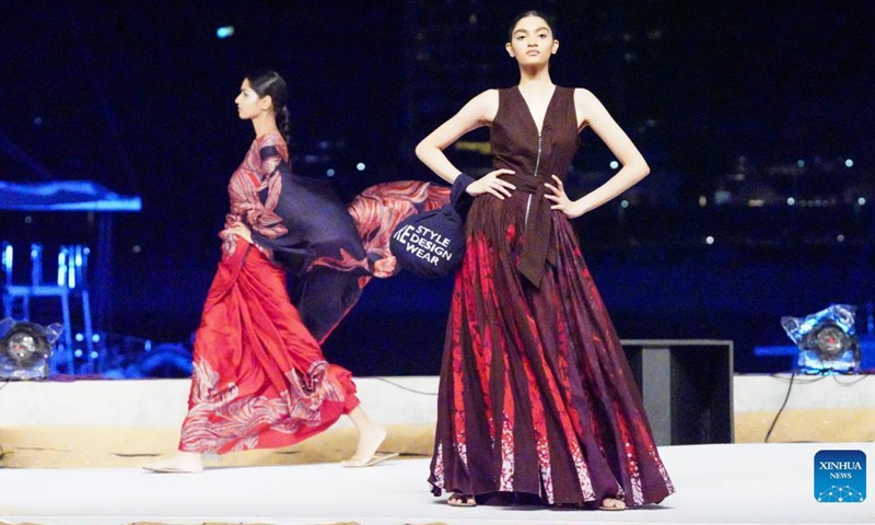 Models present creations during Colombo Fashion Week in Colombo, Sri Lanka, Nov. 13, 2021. Photo: Xinhua