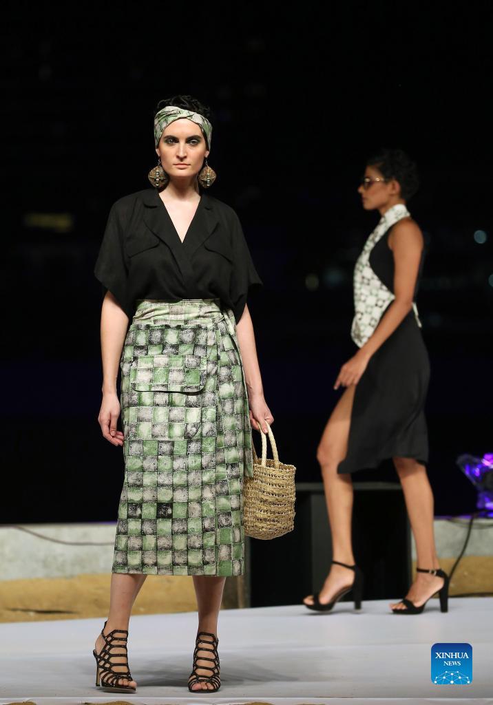 Models present creations during Colombo Fashion Week in Colombo, Sri Lanka, Nov. 13, 2021. Photo: Xinhua