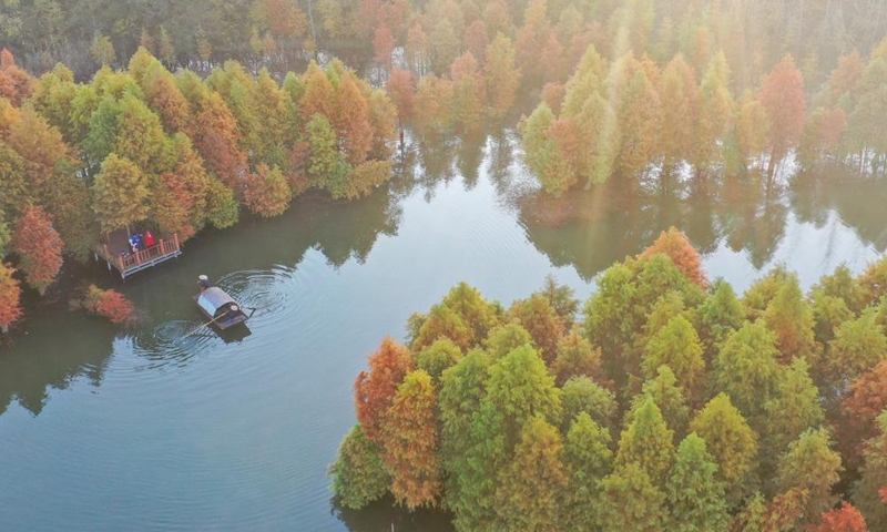 Aerial photo taken on Nov. 14, 2021 shows a winter landscape of Tianquan Lake in Xuyi County, east China's Jiangsu Province.Photo:Xinhua