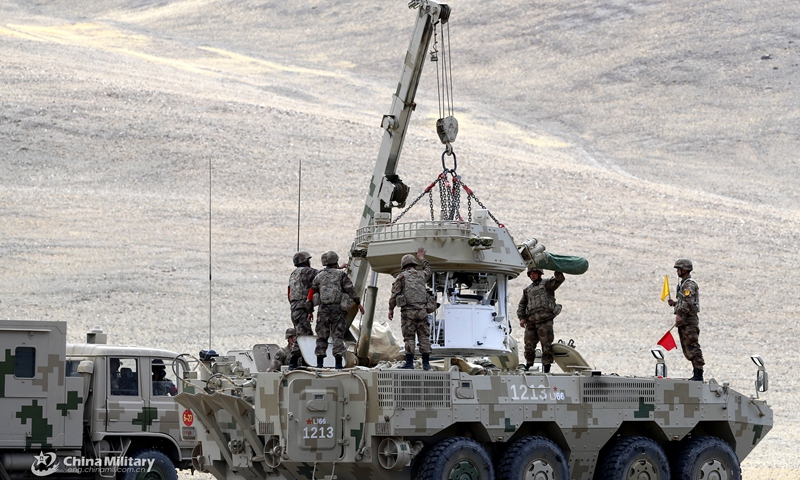 Soldiers assigned to a division under the PLA Xinjiang Military Command make rapid repairs on a broken-down armored vehicle during a live-fire test in late October, 2021. The training exercise was conducted on the Karakoram Plateau at about 4,500 meters above sea level, with an annual average temperature below -10°C. (eng.chinamil.com.cn/Photo by/ Liu Yong, Li Kang, Zhang Li, Shuai Lijian and Yan Shiqiang) 