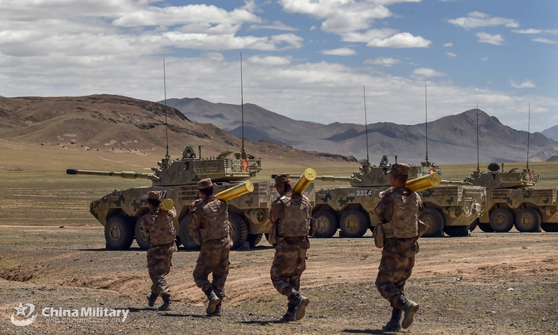 Soldiers assigned to a division under the PLA Xinjiang Military Command carry ammunition to armored vehicles prior to a live-fire test in late October, 2021. The training exercise was conducted on the Karakoram Plateau at about 4,500 meters above sea level, with an annual average temperature below -10°C. (eng.chinamil.com.cn/Photo by/ Liu Yong, Li Kang, Zhang Li, Shuai Lijian and Yan Shiqiang)