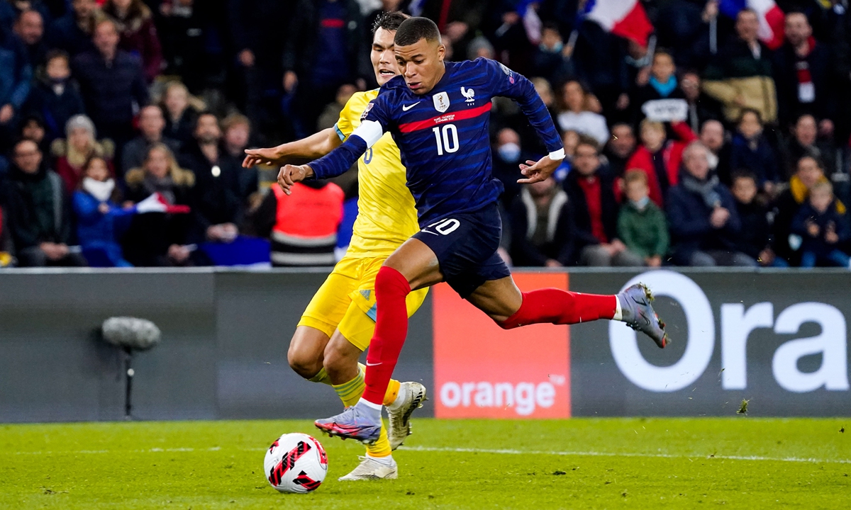 Kylian Mbappe (No.10) during a match on November 13 in Paris, France. Photo: VCG