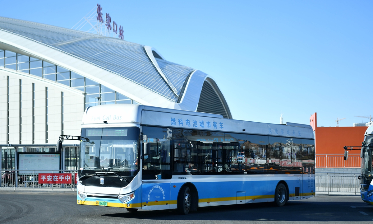 A hydrogen fuel cell bus runs at the railway depot in Zhangjiakou, North China's Hebei Province on December 6, 2021. More than 600 such buses will be in service in Olympic co-host city Zhangjiakou in the upcoming Beijing 2022 Olympic and Paralympic Winter Games. Photo: VCG