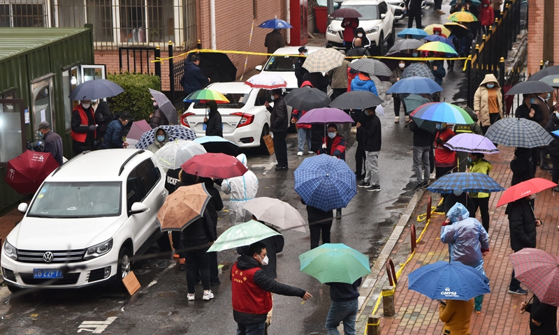 Residents in Dalian, Northeast China's Liaoning Province took fifth round city-wide nucleic acid testing on Tuesday. Photo: VCG