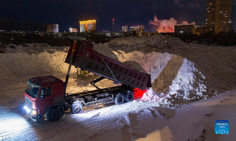 Aerial photo taken on Nov. 24, 2021 shows a vehicle unloading snow at a vacant area in Hegang City, northeast China's Heilongjiang Province. Photo: Xinhua