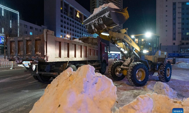 A vehicle clears snow off the road in Hegang City, northeast China's Heilongjiang Province, Nov. 24, 2021. Photo: Xinhua