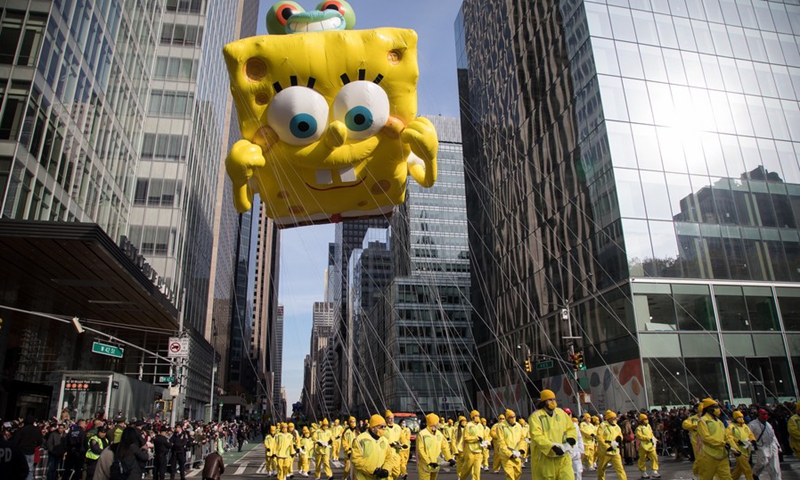 New Yorkers line up streets for Thanksgiving parade with normalcy ...